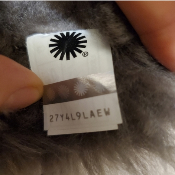 Sale! UGG * Classic Posh Mini Fur Boots size 6 and 7 - Picture 9 of 9